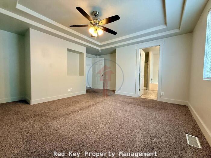 1804 North Berra Boulevard – photo 5