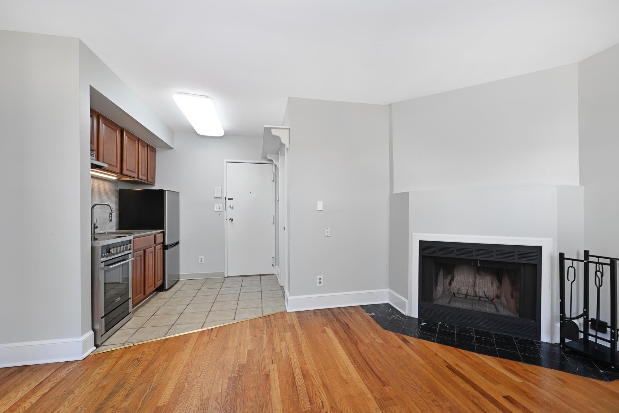 201 WASHINGTON ST – photo 4