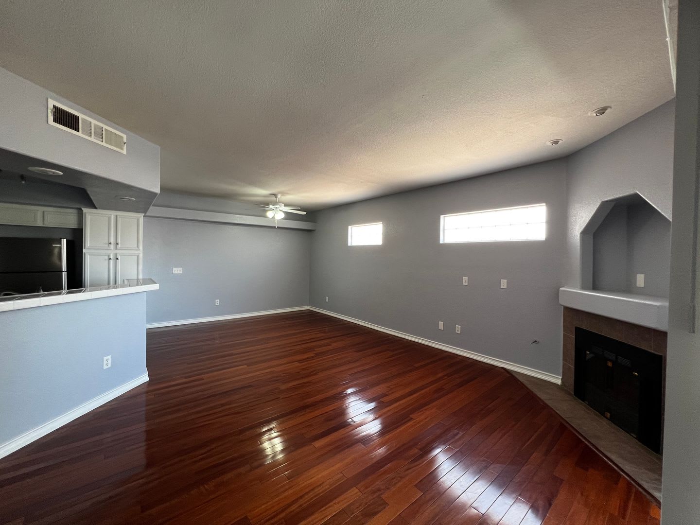Charming Condo with Private Two-Car Garage in a Gated Community – photo 4
