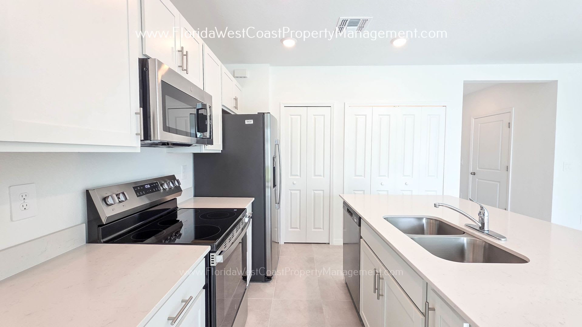 BRAND NEW TOWNHOME! AURORA at LAKEWOOD RANCH! MOVE IN READY! COMMUNITY POOL! – photo 3