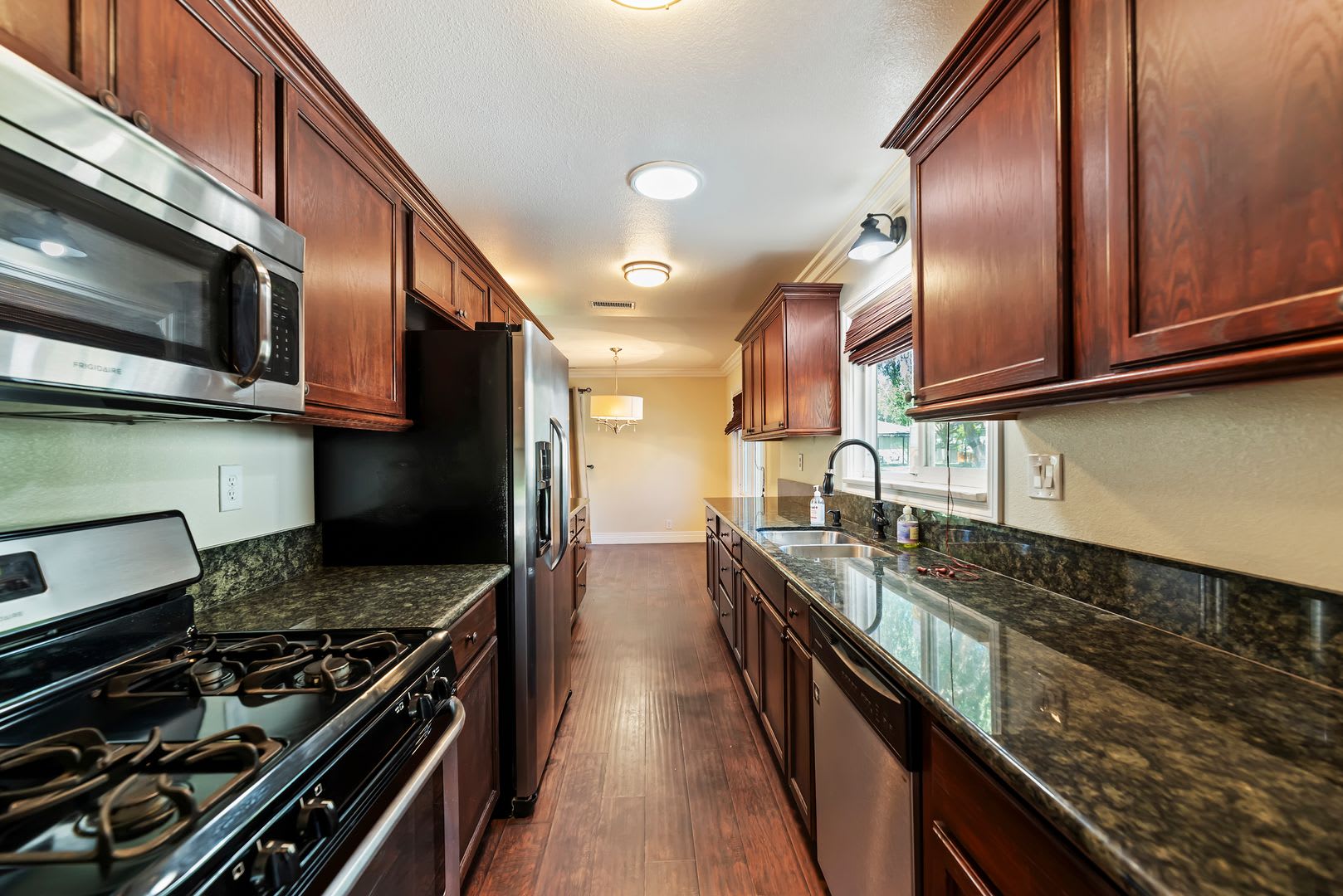 Stunning Riverside Home For Rent Solar Ev Charger More – photo 3