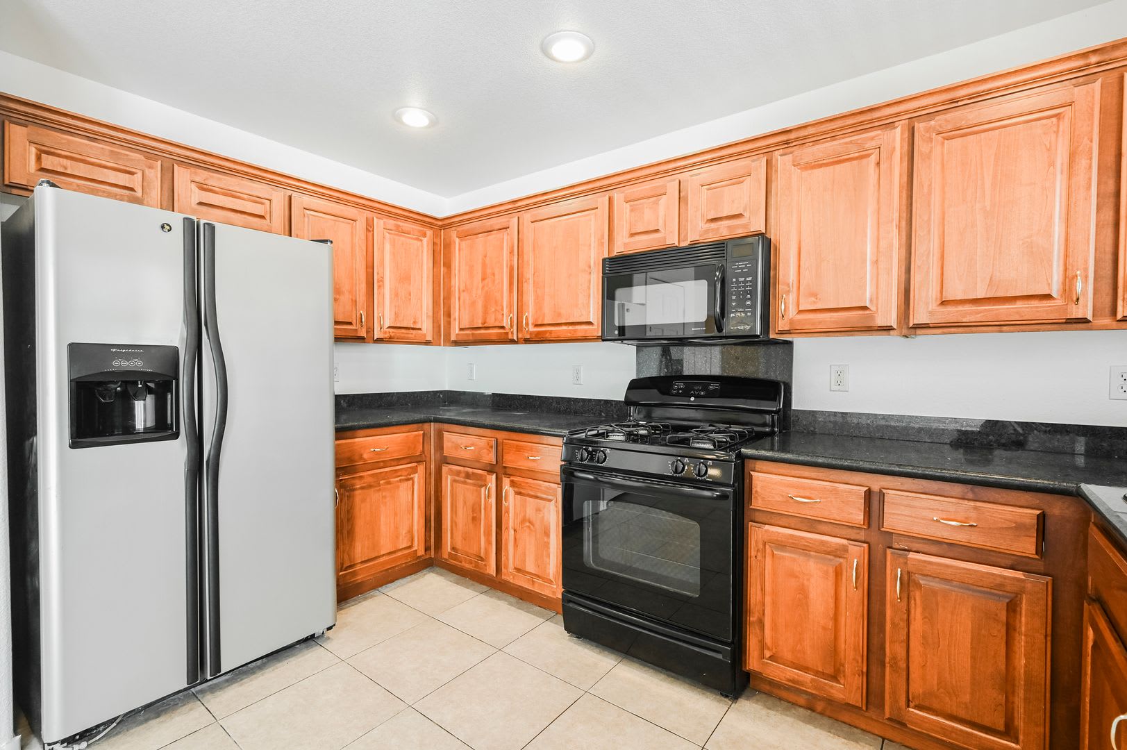 3 Bedroom, 2.5 Bath Two-Story Home Located In The Charming Southwest Area! – photo 2