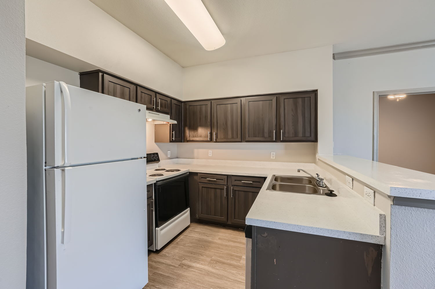Lakeline Apartments – photo 2