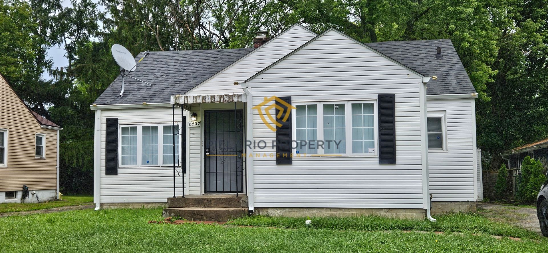 Charming and Updated 2-Bedroom with Detached Garage Available NOW! – photo 1
