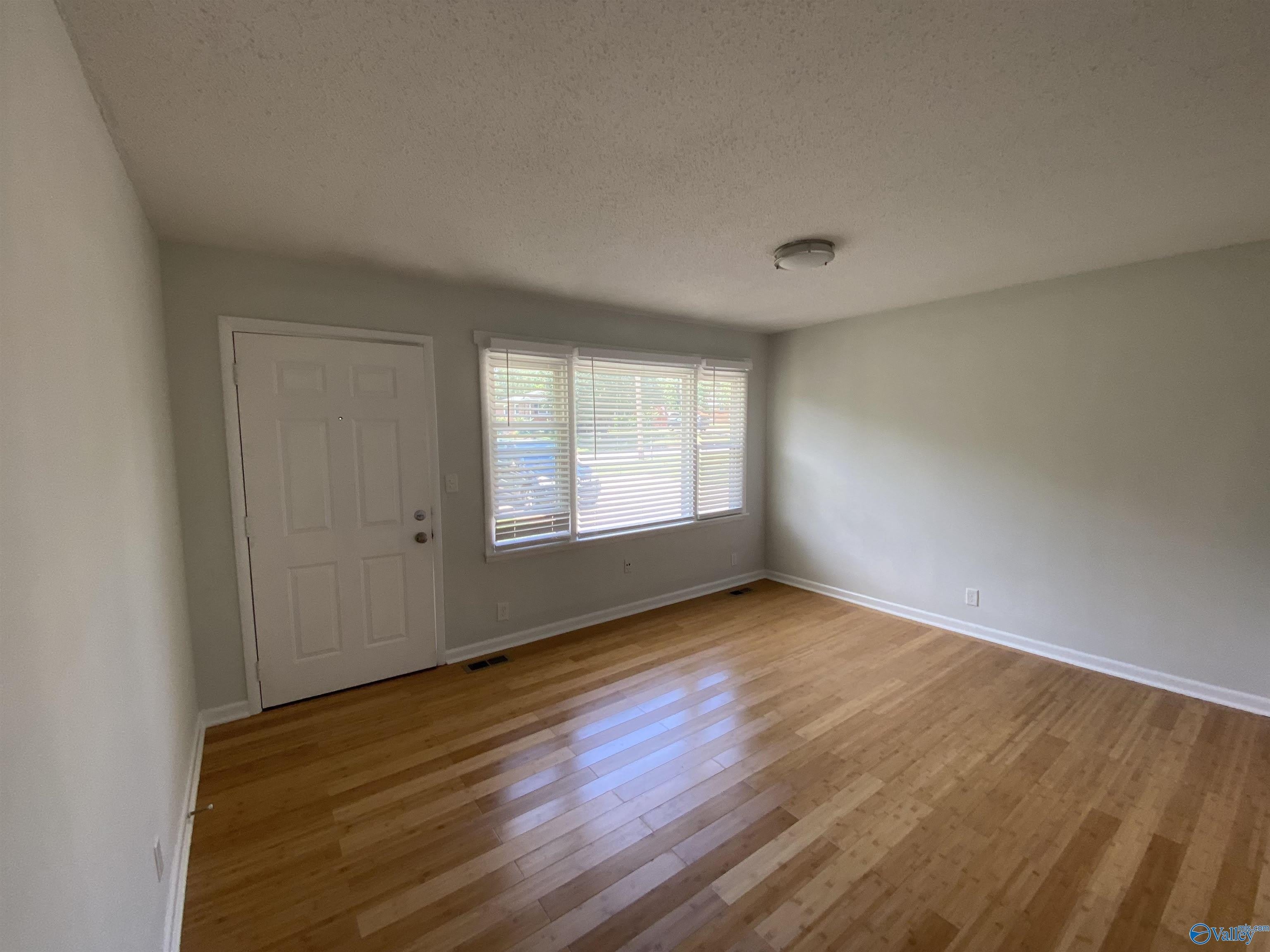 512 Clift Drive – photo 3