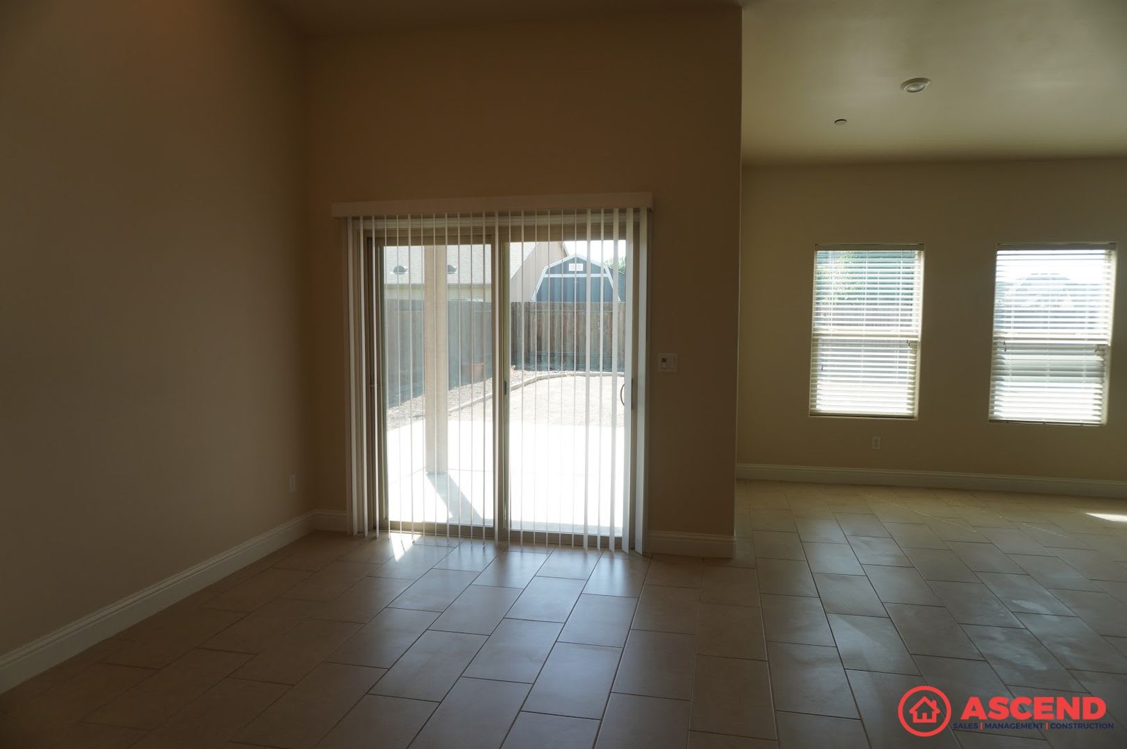 Beautiful 3 Bedroom Corner Lot Home With Solar Spacious Backyard – photo 4