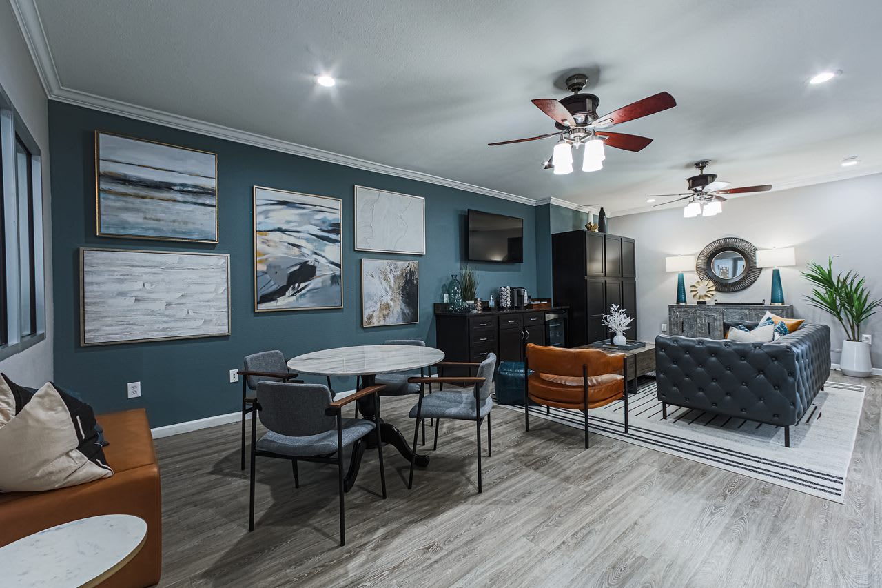 The Village at Bellaire Apartments – photo 3