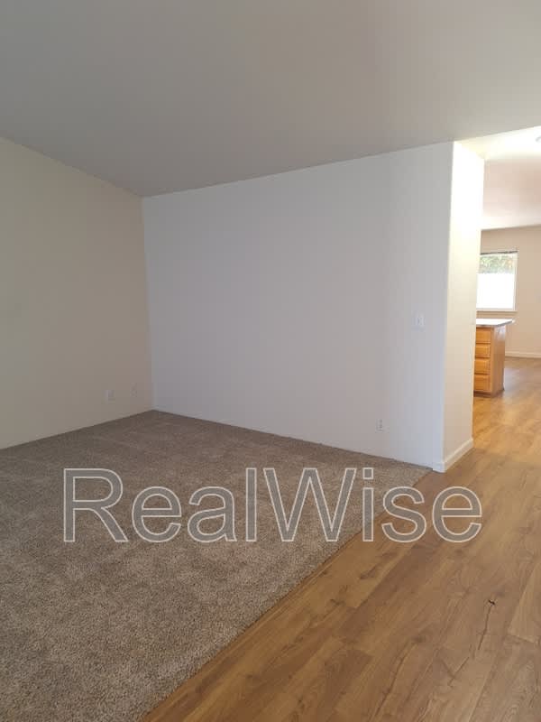 1221 Skeeters Ln – photo 5