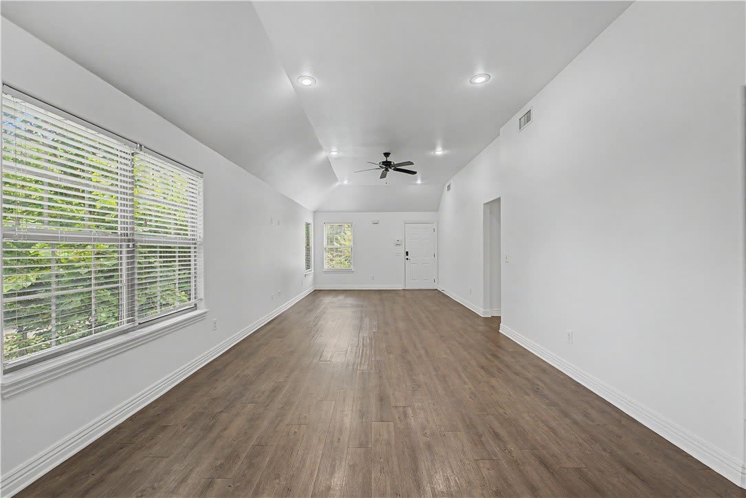 1217 N Stephens Avenue – photo 4