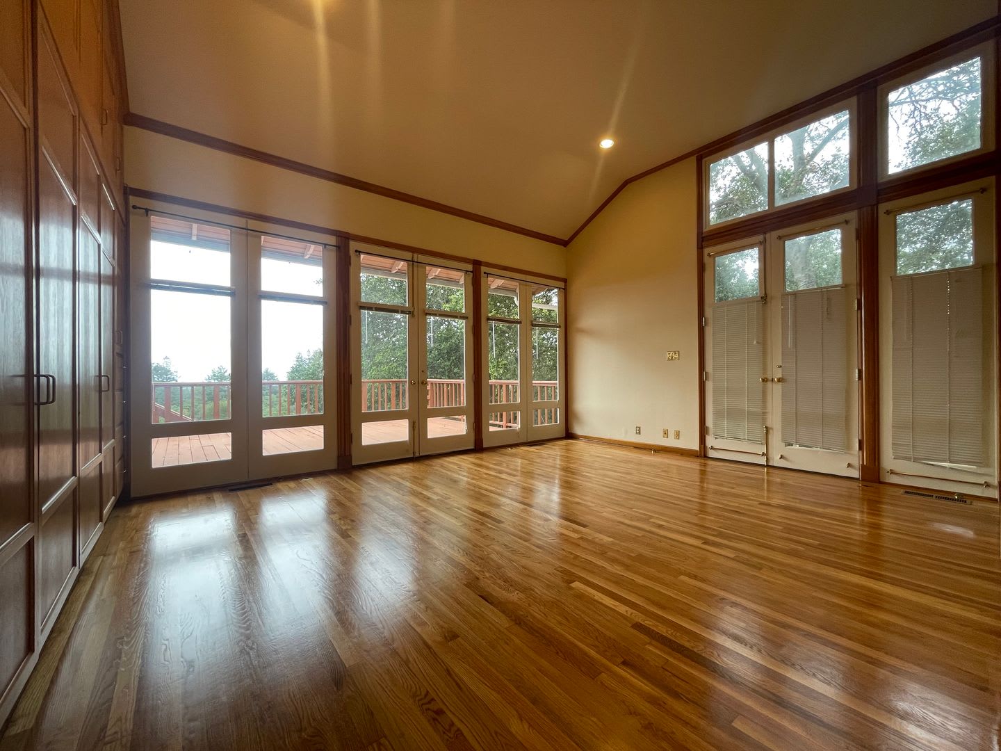 SARATOGA Custom 3-Bedroom, 3-Bath Home on 3 Acres – photo 4