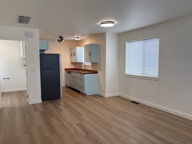 2414 Leo Avenue – photo 1