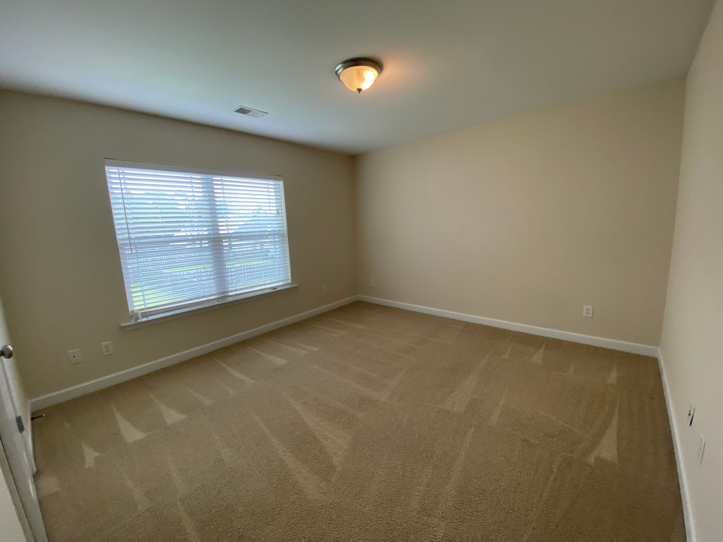4 bedroom 2.5 bath home with a loft – photo 5