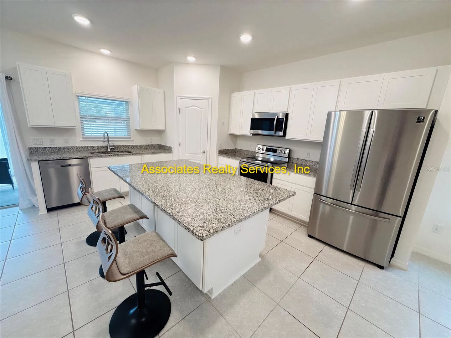 MOVE-IN READY NOW!– 3BR/2BA home in Tara West! – photo 3