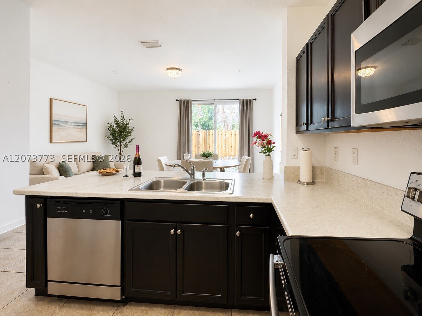 142 SE 28th Ter – photo 1