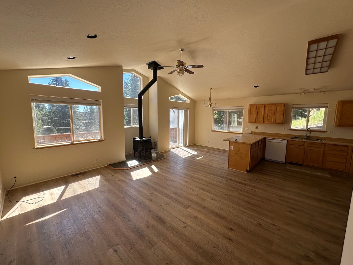 Three bedroom home in Tahoe Donner Available for long term lease – photo 2