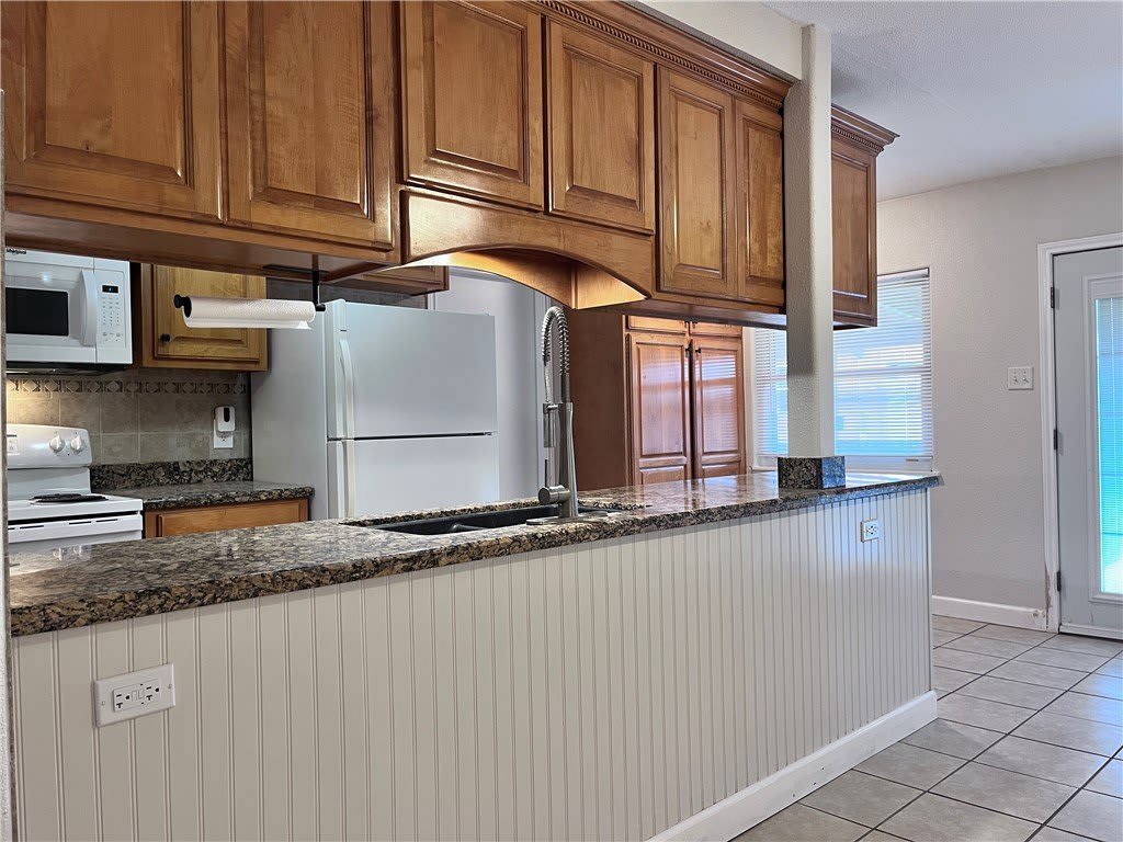 1241 Euclid Circle – photo 5