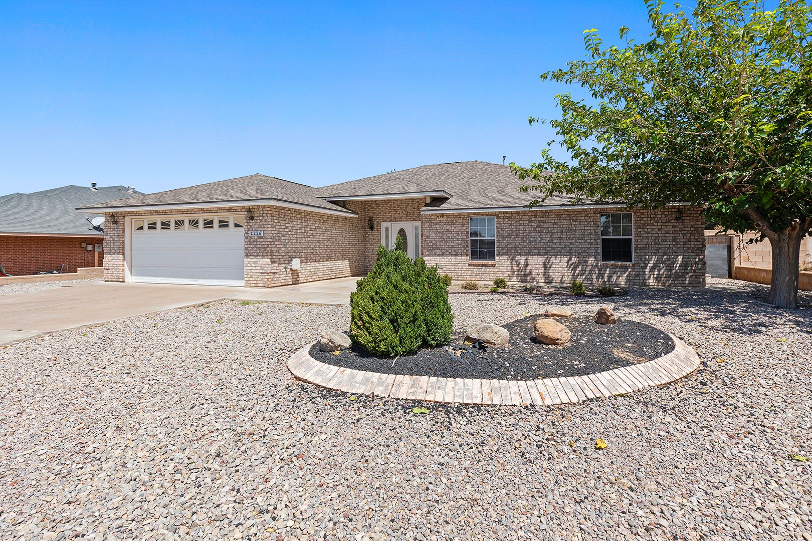 Roomy 4 Bedroom Home near Golf Course – photo 1