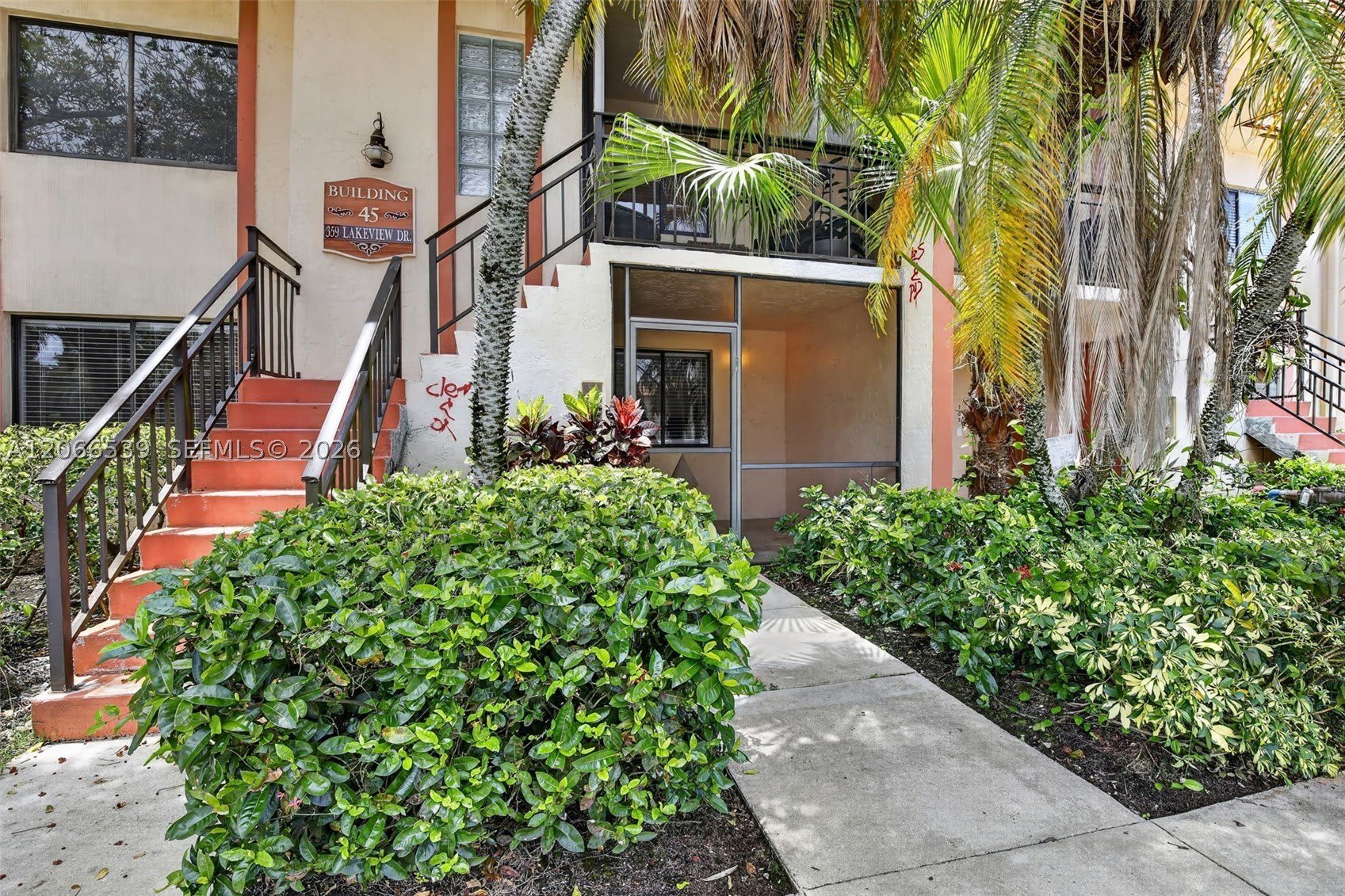 359 Lakeview Dr – photo 1