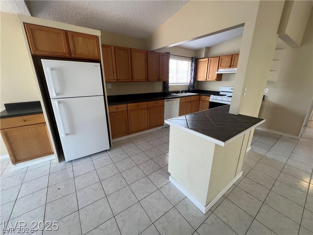 6430 Alomar Avenue – photo 4
