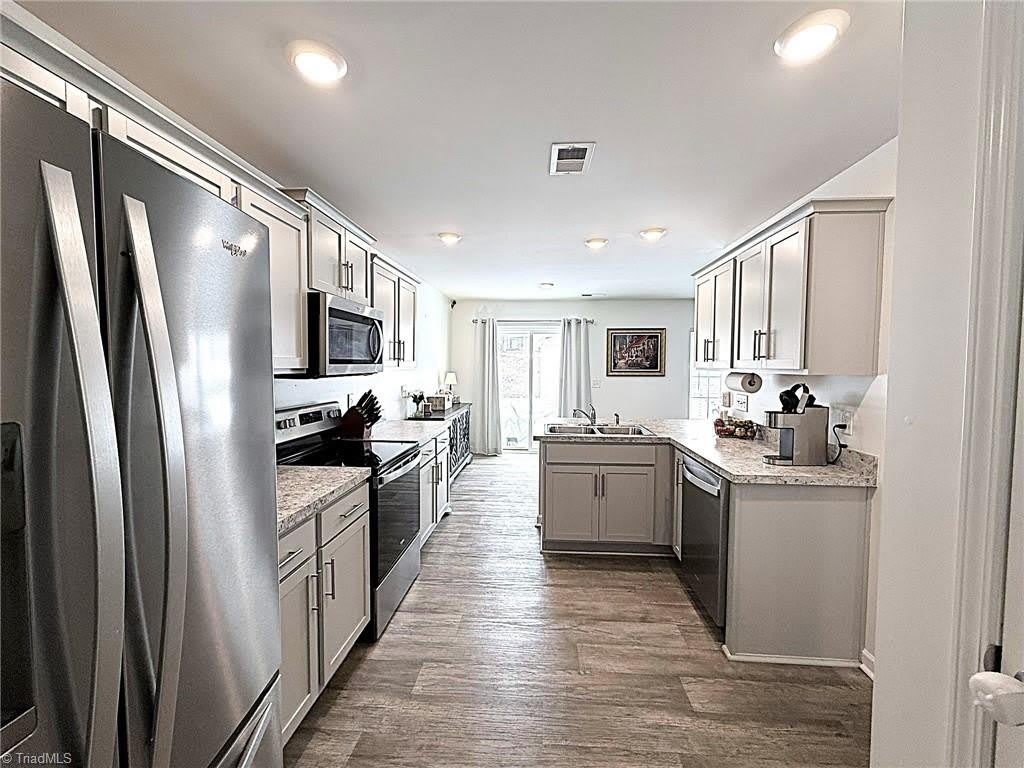 5021 Black Forest Drive – photo 4