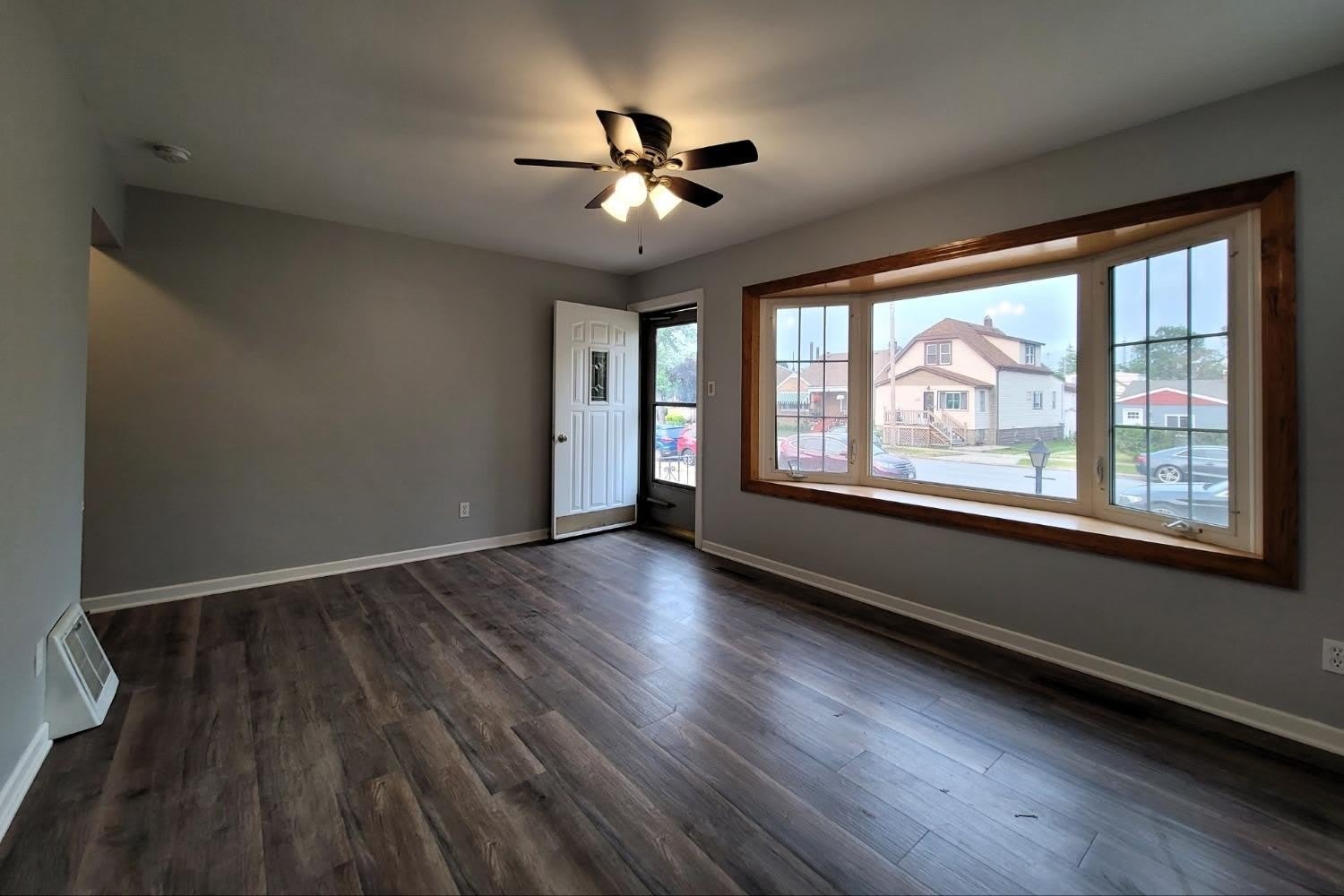 2716 White Oak Avenue – photo 3