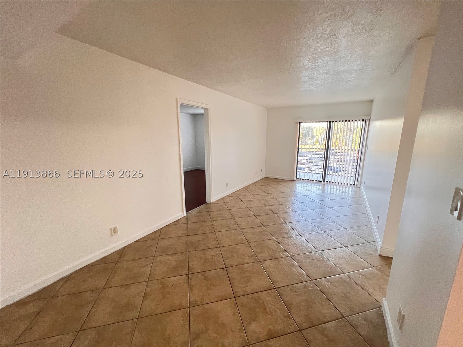3720 N Pine Island Rd – photo 3