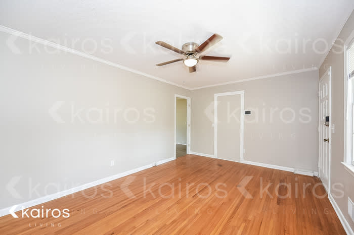 313 Shoreditch Drive – photo 2