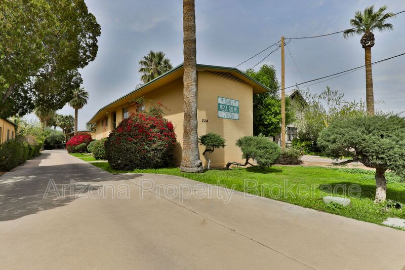 224 N Macdonald H – photo 1