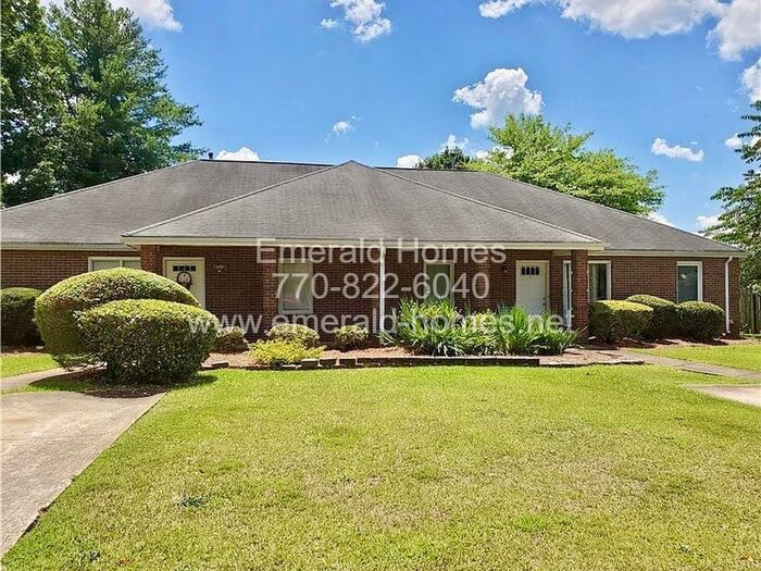 2107 Fairway Court Southeast – photo 1