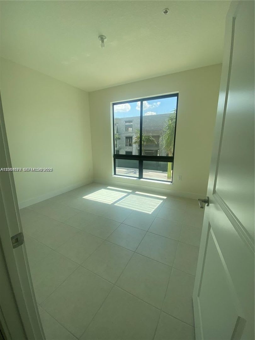 8201 NW 41st Street D-202, Doral, FL 33166 – photo 5