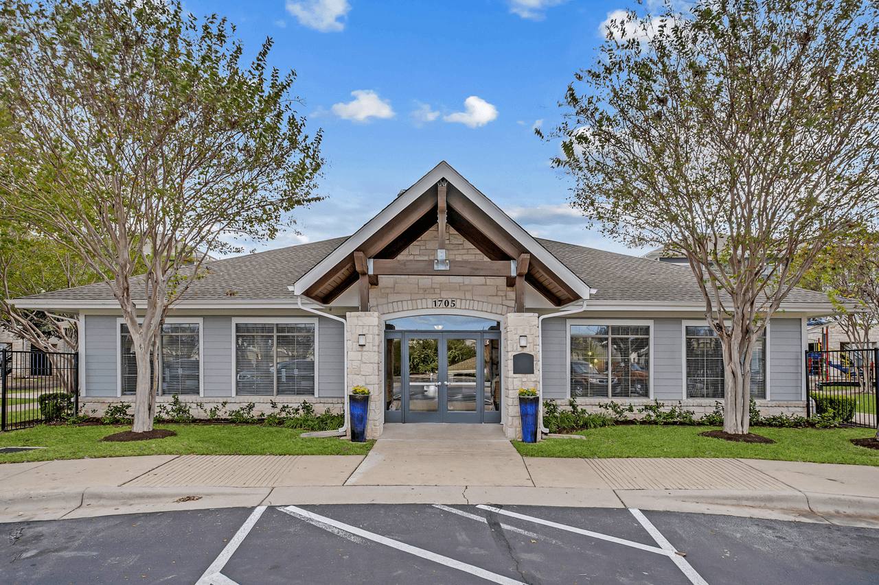 Frontier East Apartments – photo 1