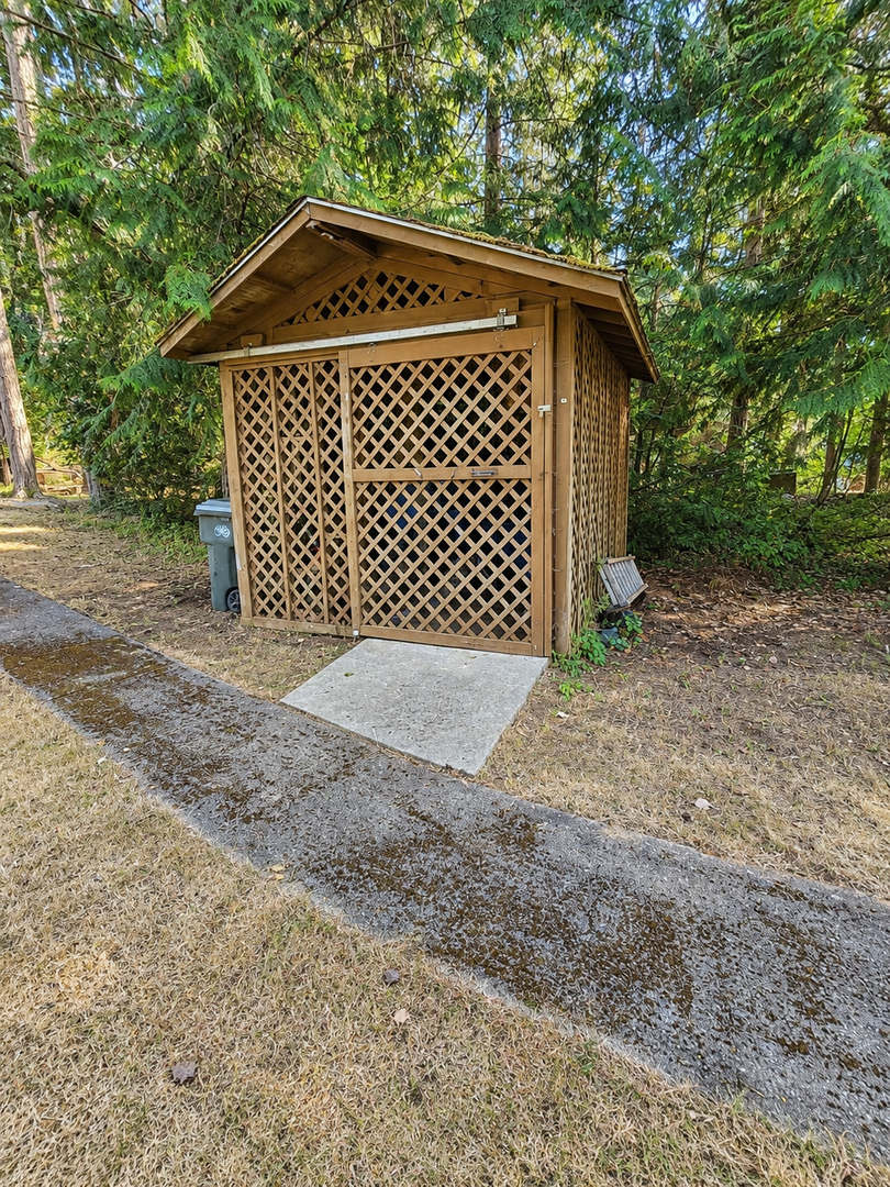 Renovated Clearwood Townhome with Lake Views – photo 4