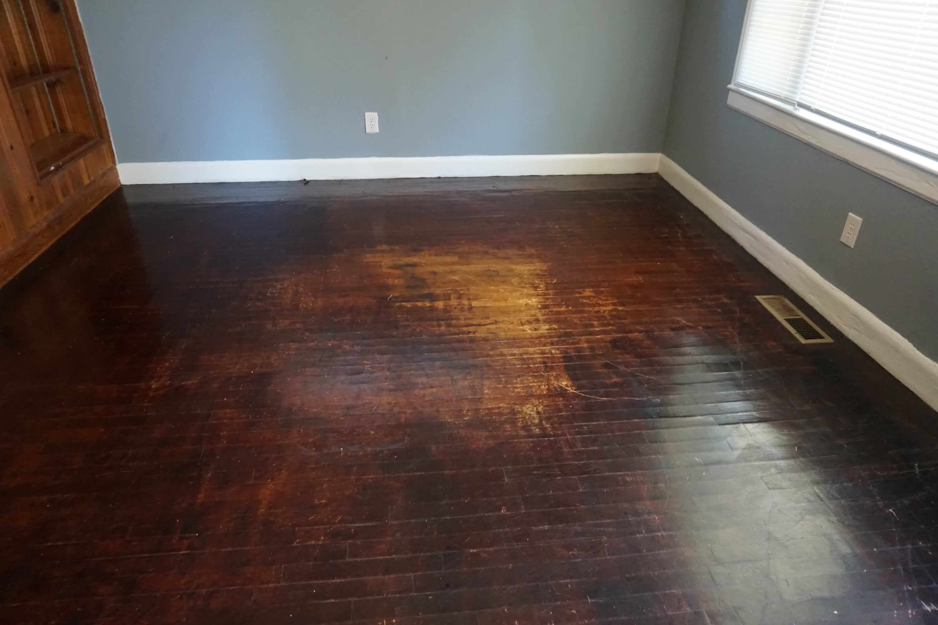 215 Evans St – photo 4