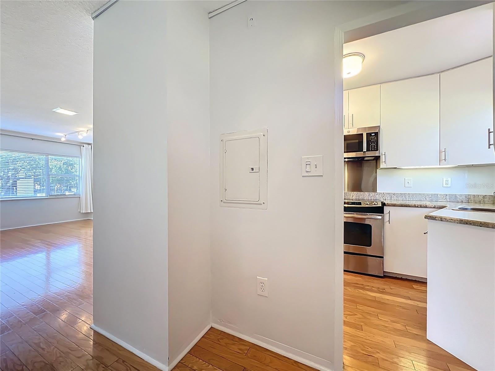 640 N PARK Avenue – photo 4