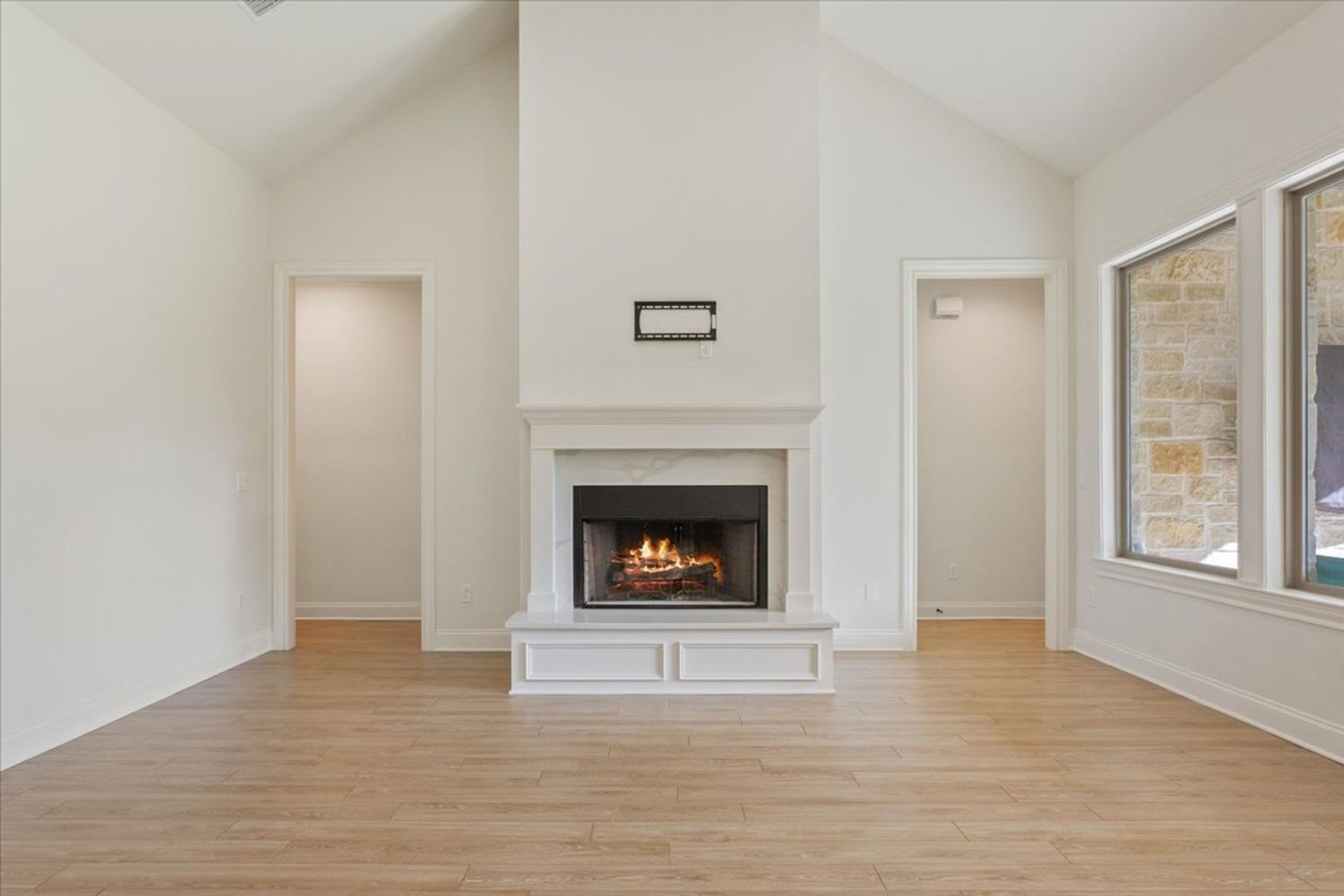 Executive 4 Bedroom home that feels brand new! – photo 5