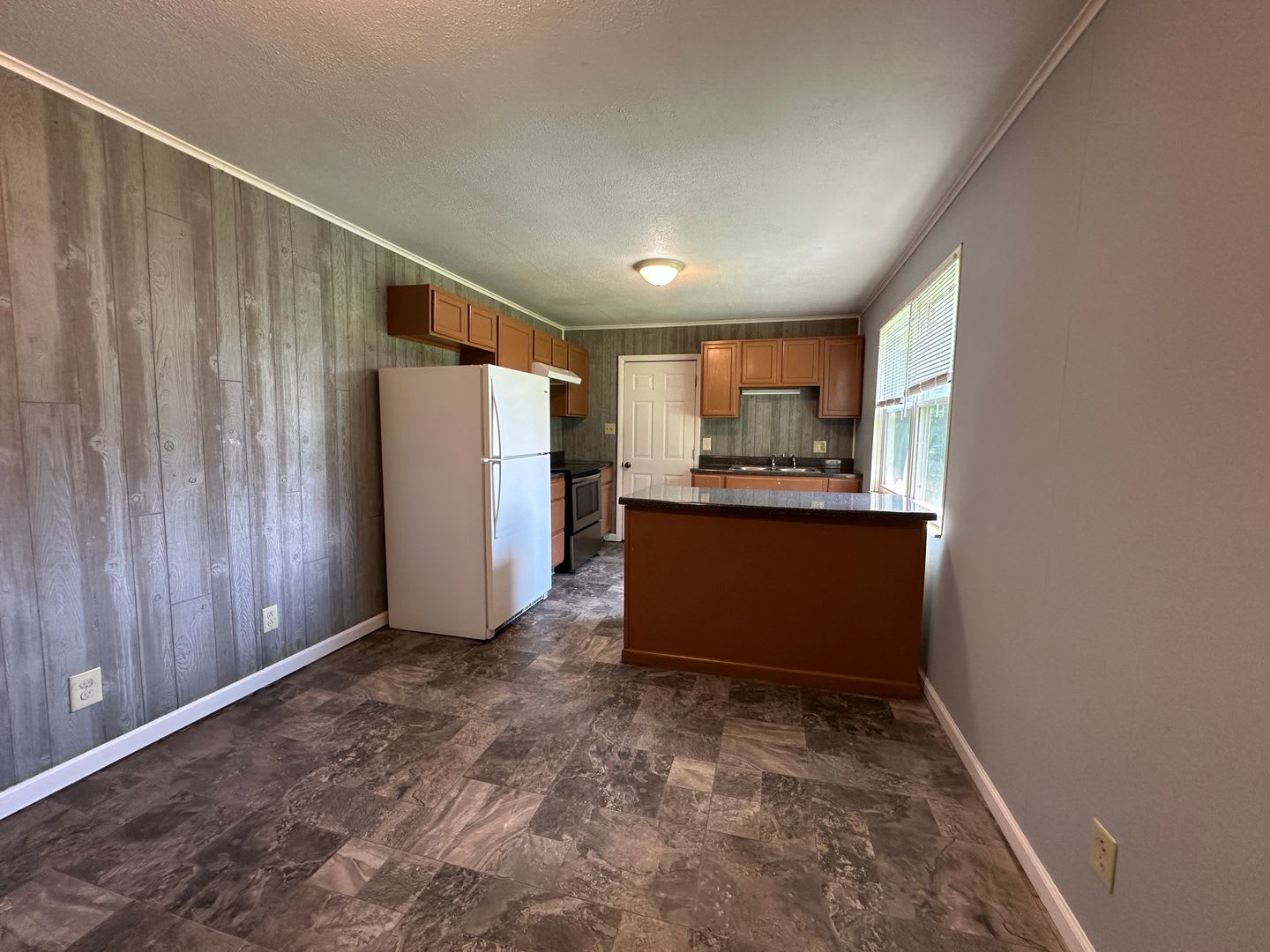 Unbeatable Convenience and Spotless Comfort on Roswell Road! – photo 2