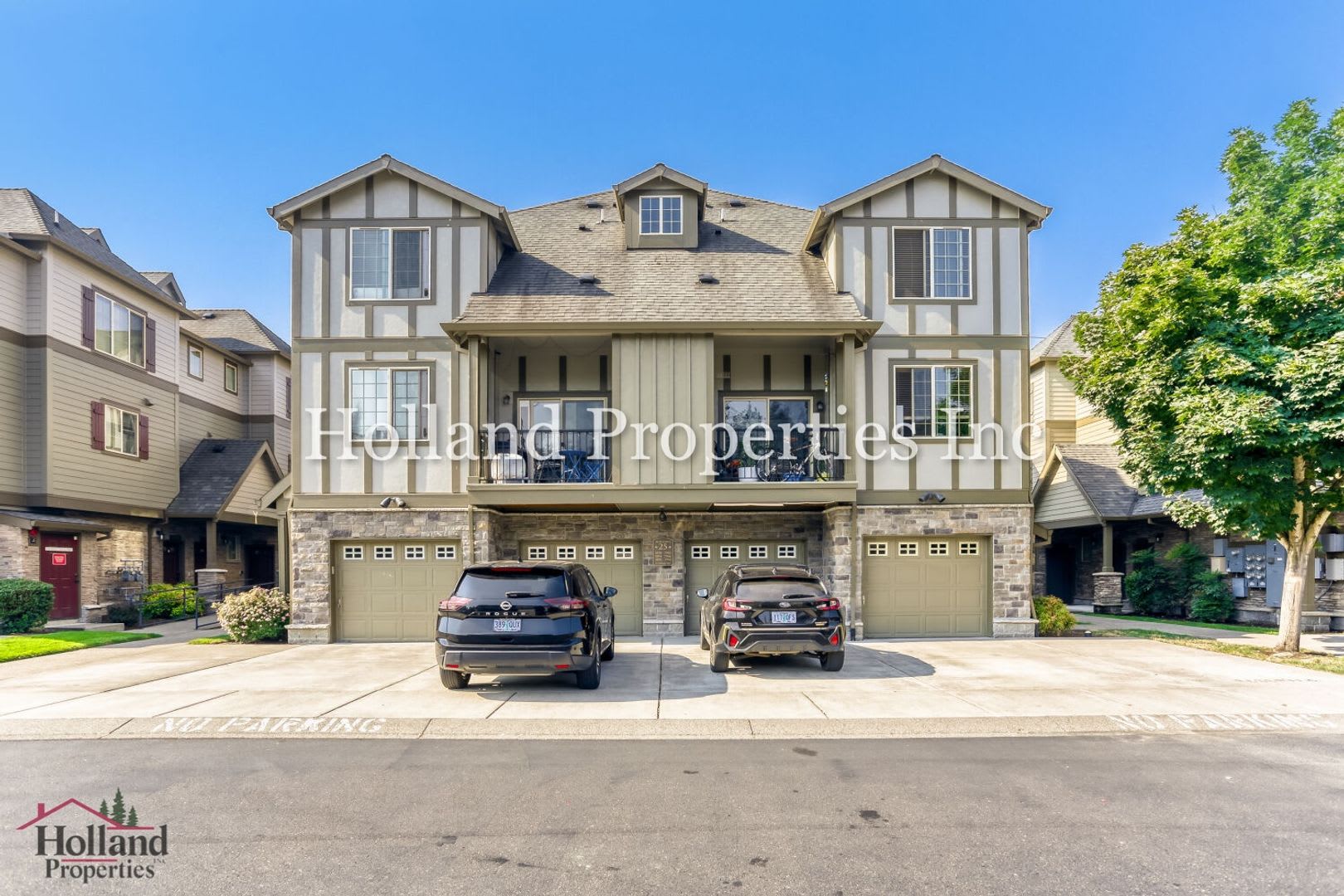 Stylish Single-Level Living with Green-Space Views & Resort-Style Amenities – photo 2
