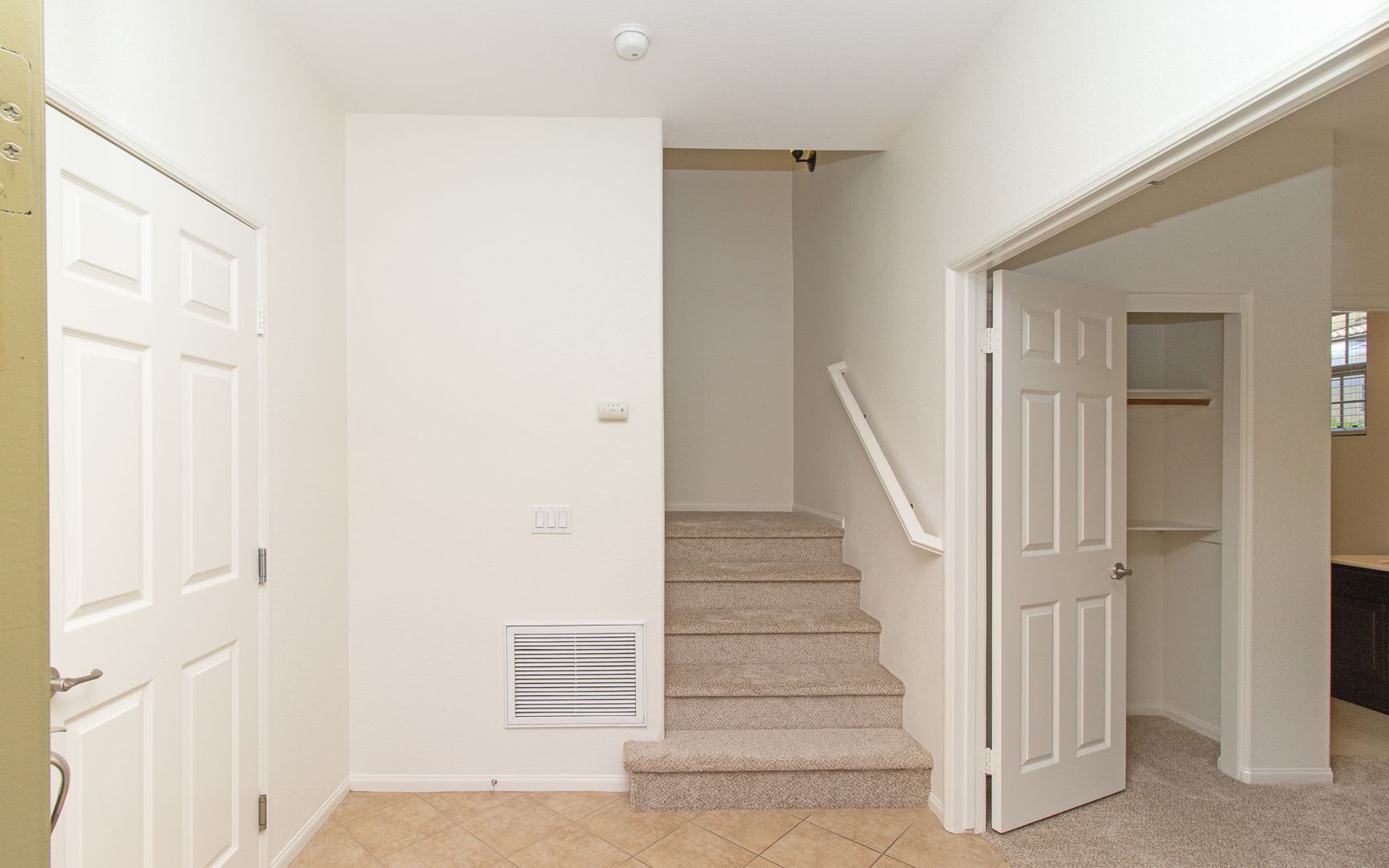 Incredible 3 bed & 3.5 bath Tri-Level Condo in San Marcos! – photo 2
