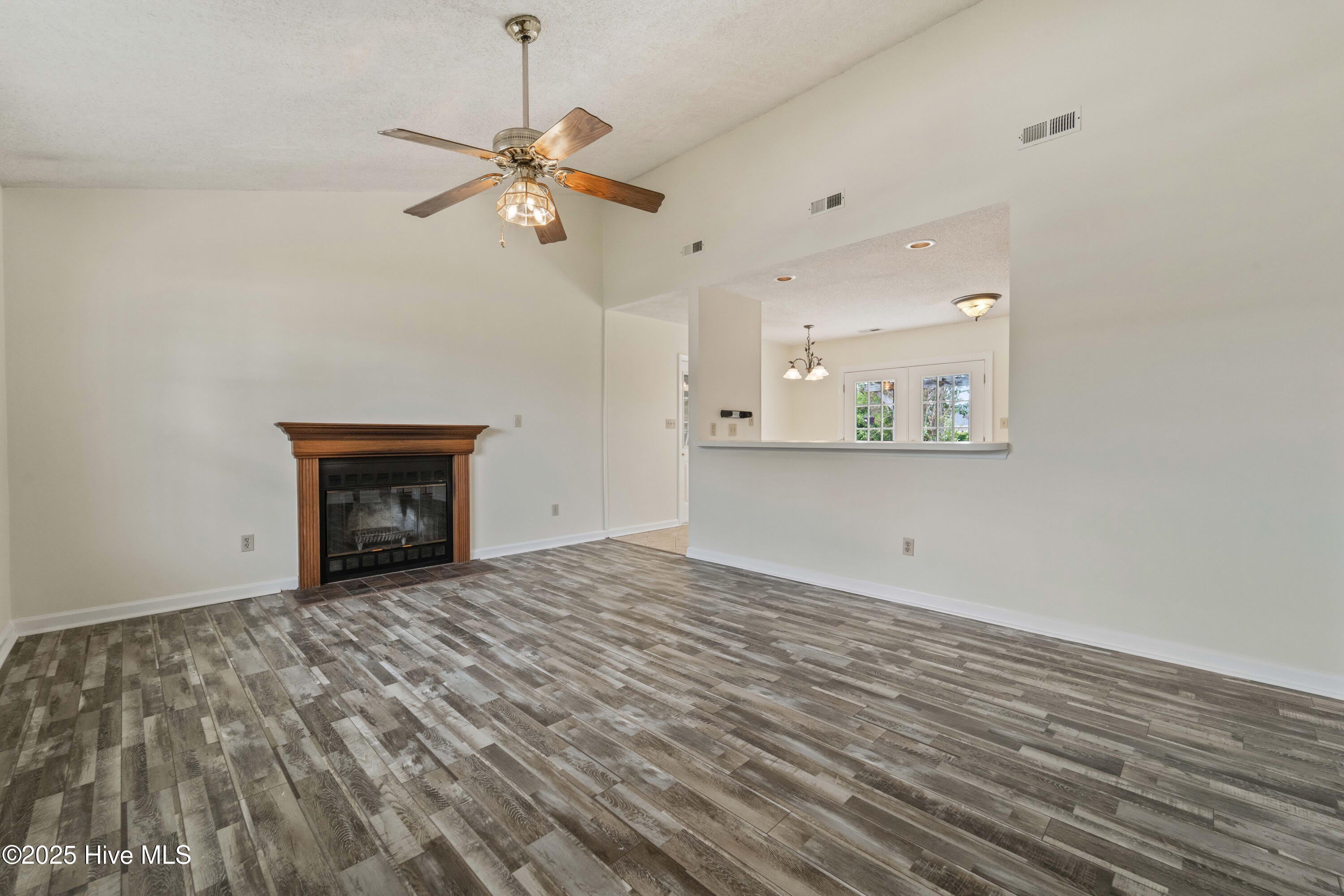 502 Nutfield Drive – photo 3