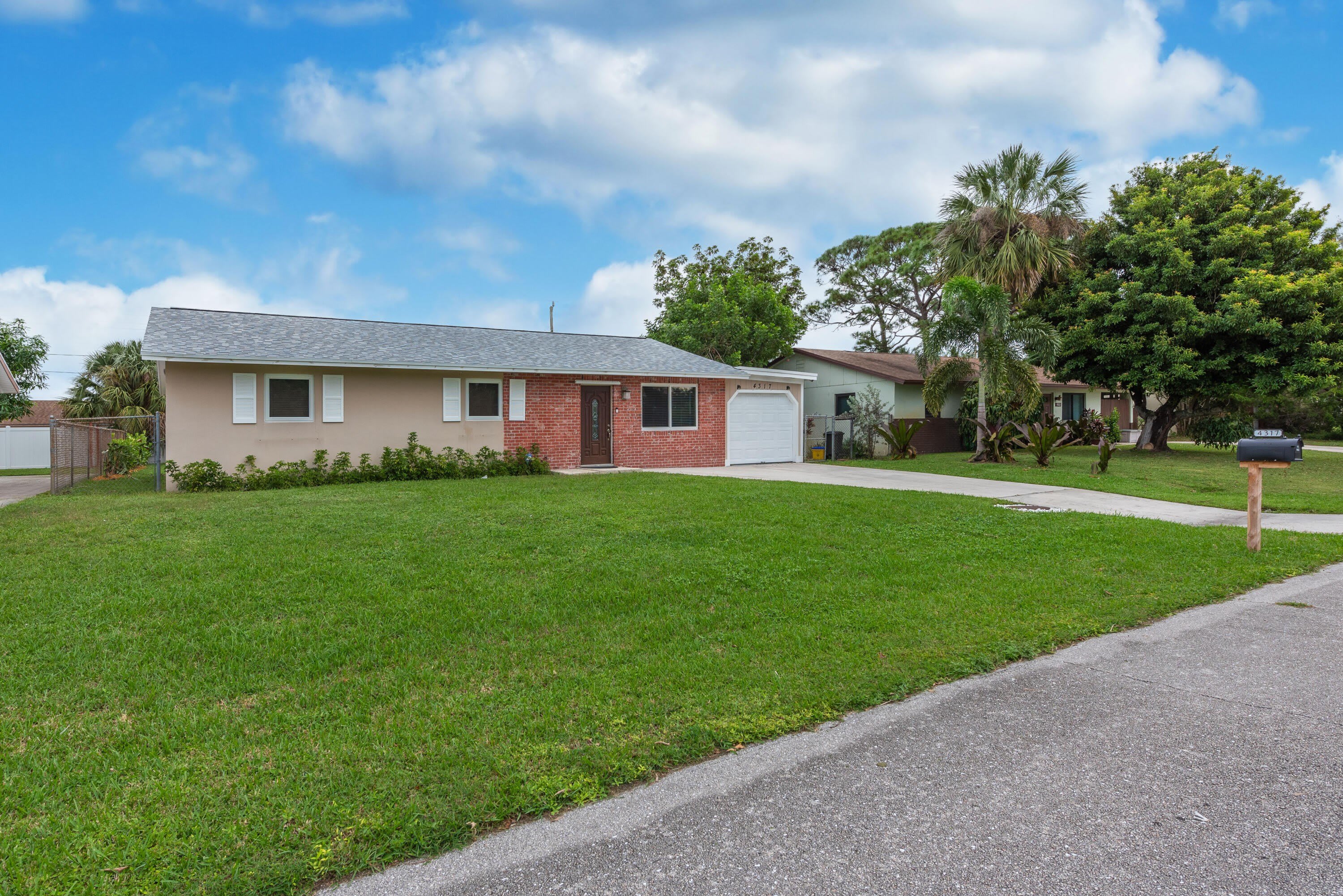 4317 Applecrest Drive – photo 3