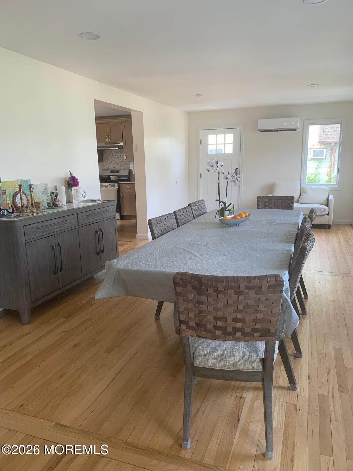 988 Elizabeth Terrace – photo 3