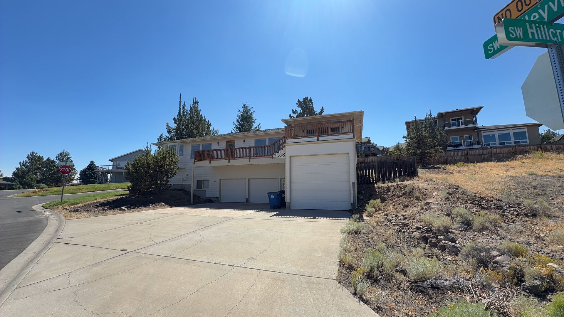 3 Bedroom / 2 Bathroom Home with Large 2 Car garage With Shop Area and RV – photo 2