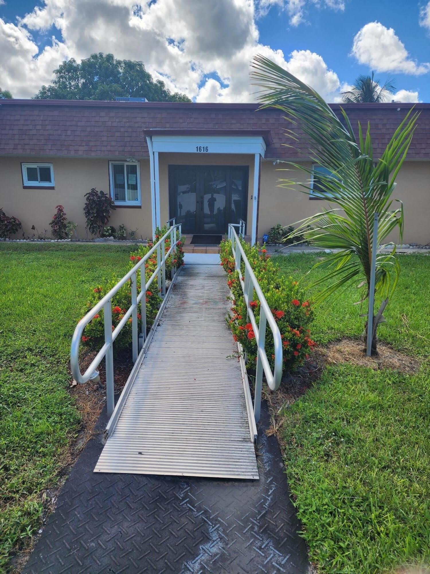 1616 Crandon Avenue – photo 2