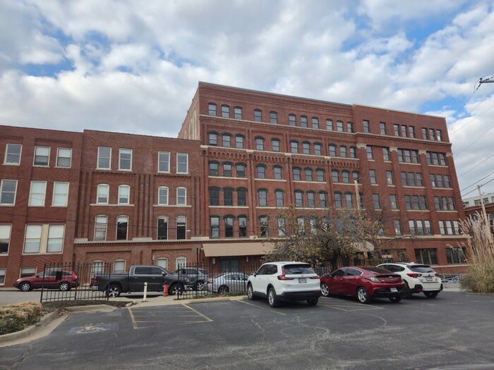 200 Main Street – photo 1