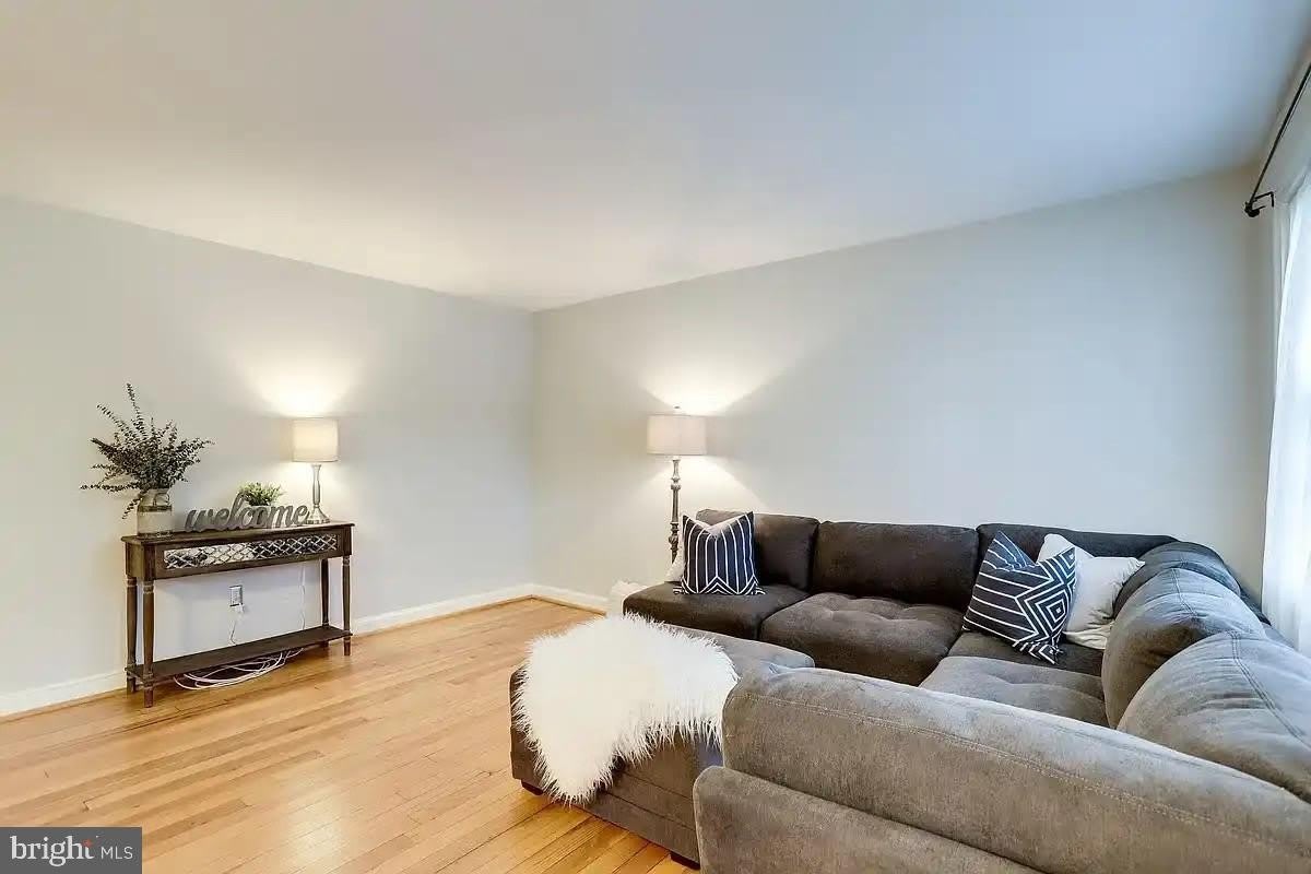 1319 S WALTER REED Drive – photo 3
