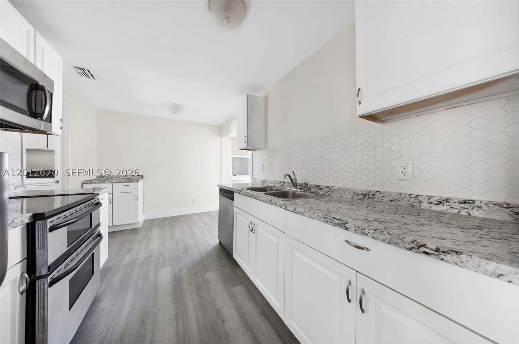 2520 NW 2nd Dr – photo 2