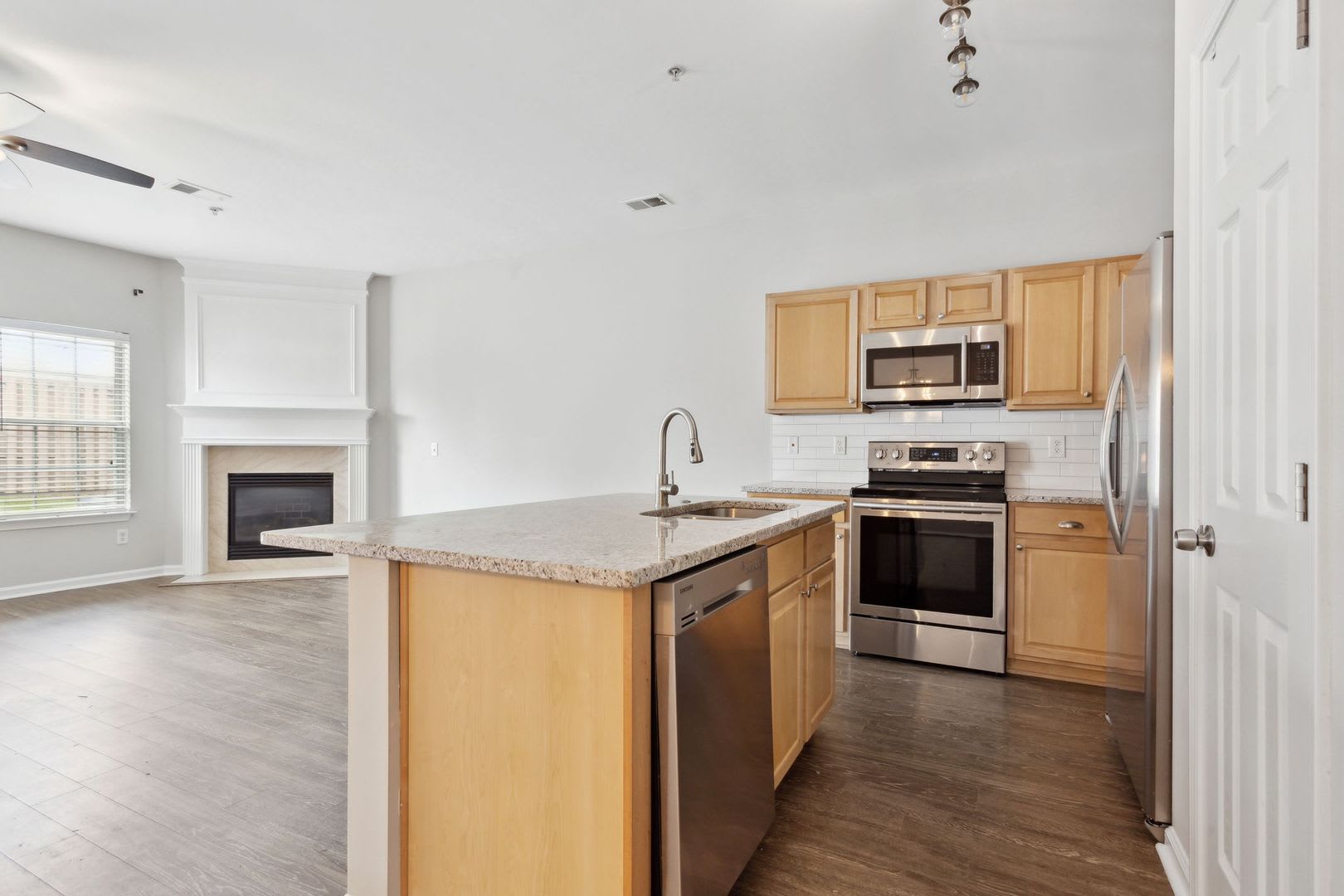Azalea Circle Charmer – Walkable, Stylish & Move-In Ready – photo 3
