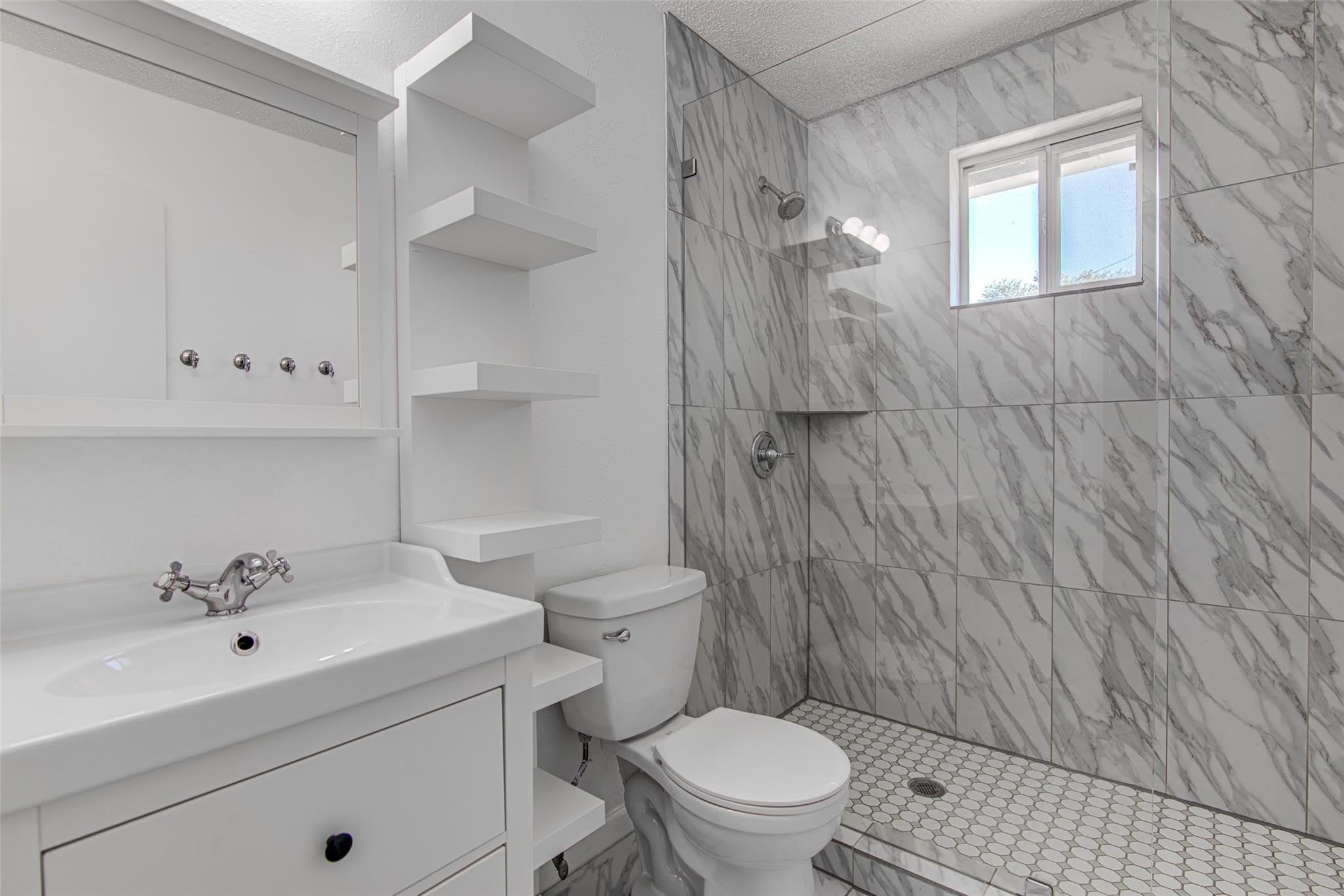 912 Catalpa St – photo 5