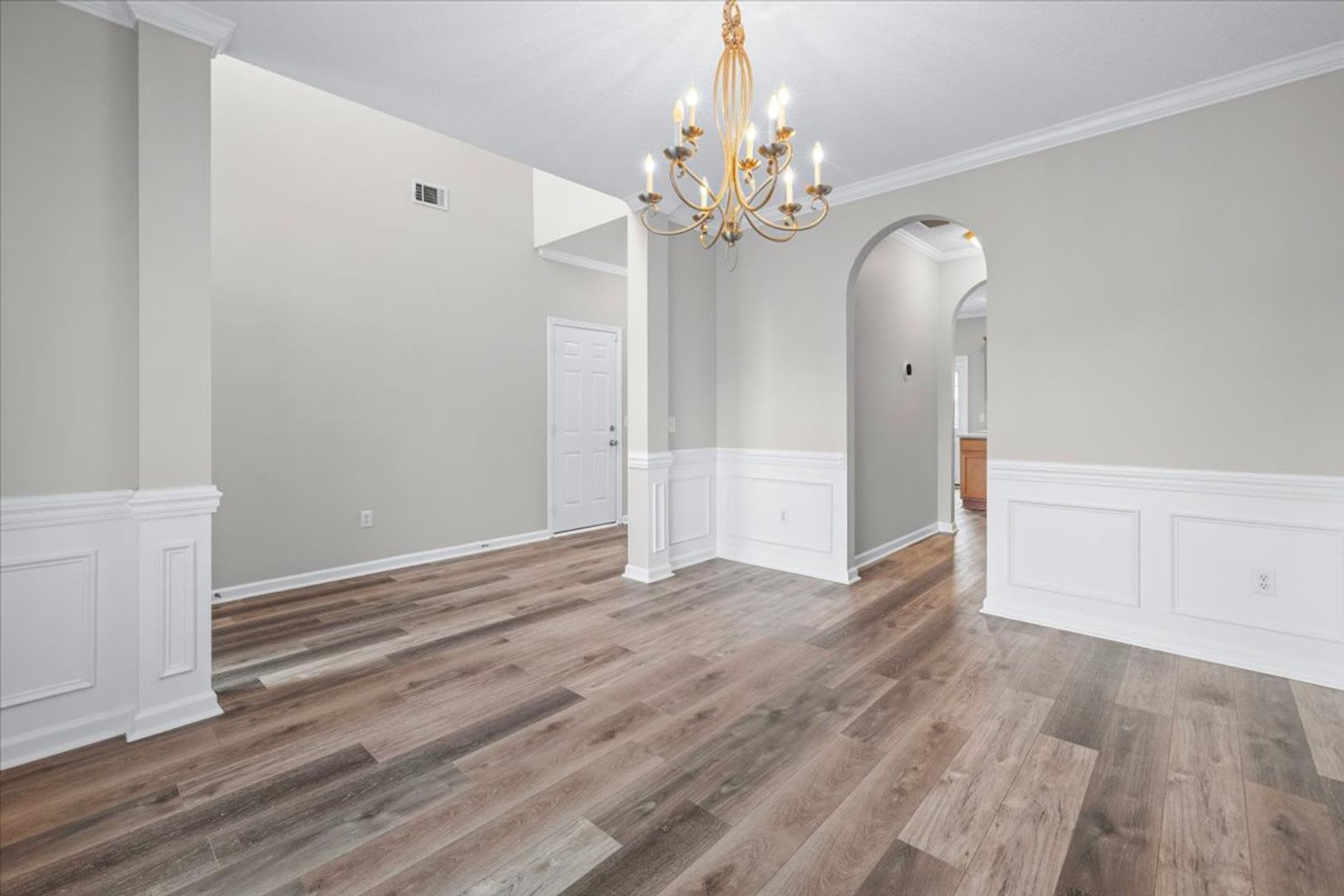 Beautifully Maintained Home in Prime Savannah Location – photo 5