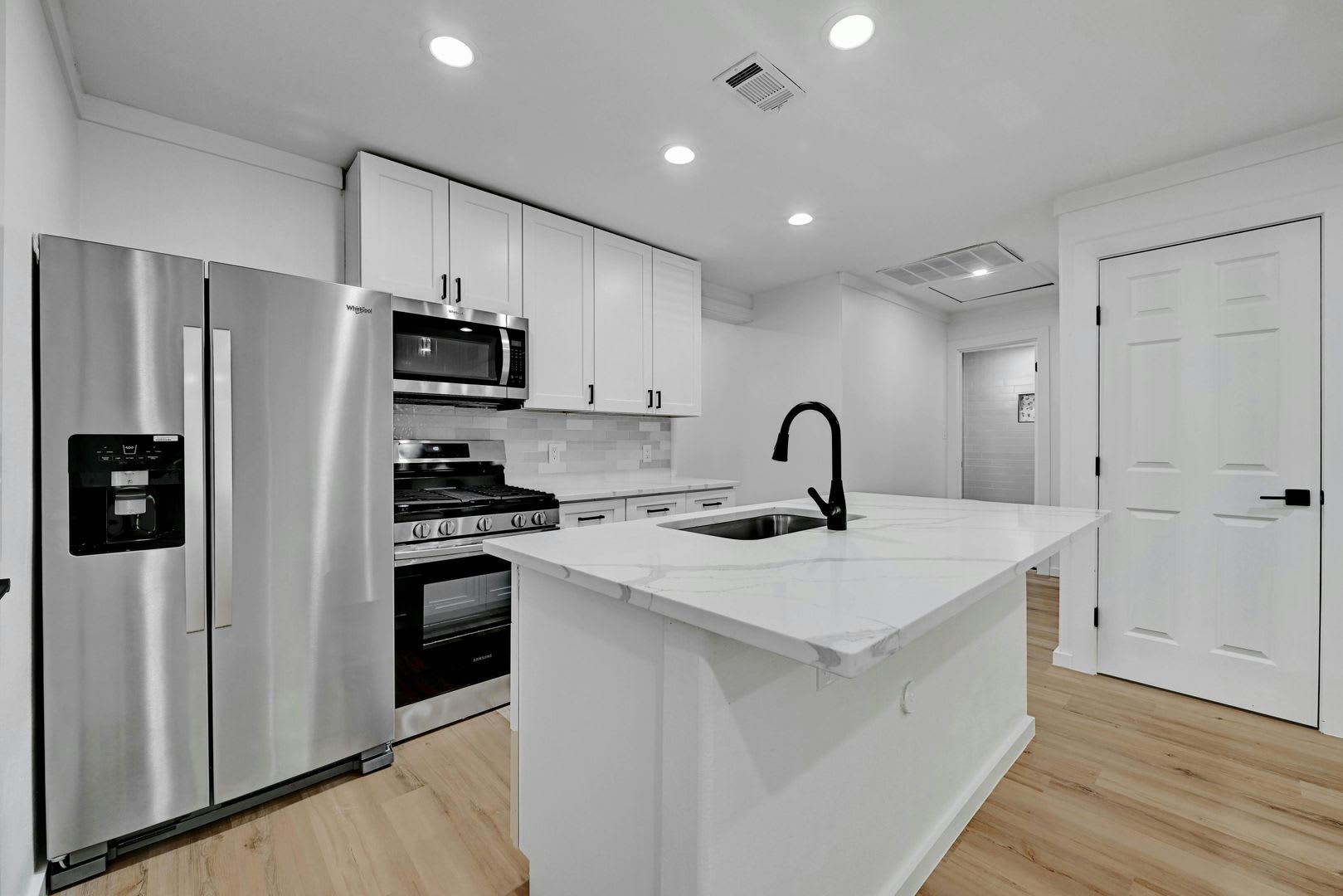 Top Of The Line 6 Bed In West Campus 1913 – photo 3